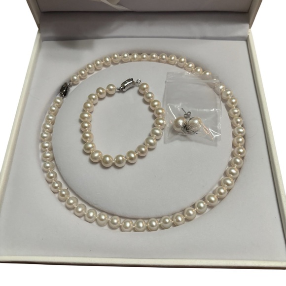 Pearl Necklace, Bracelet, and Earrings Set - Picture 2 of 6